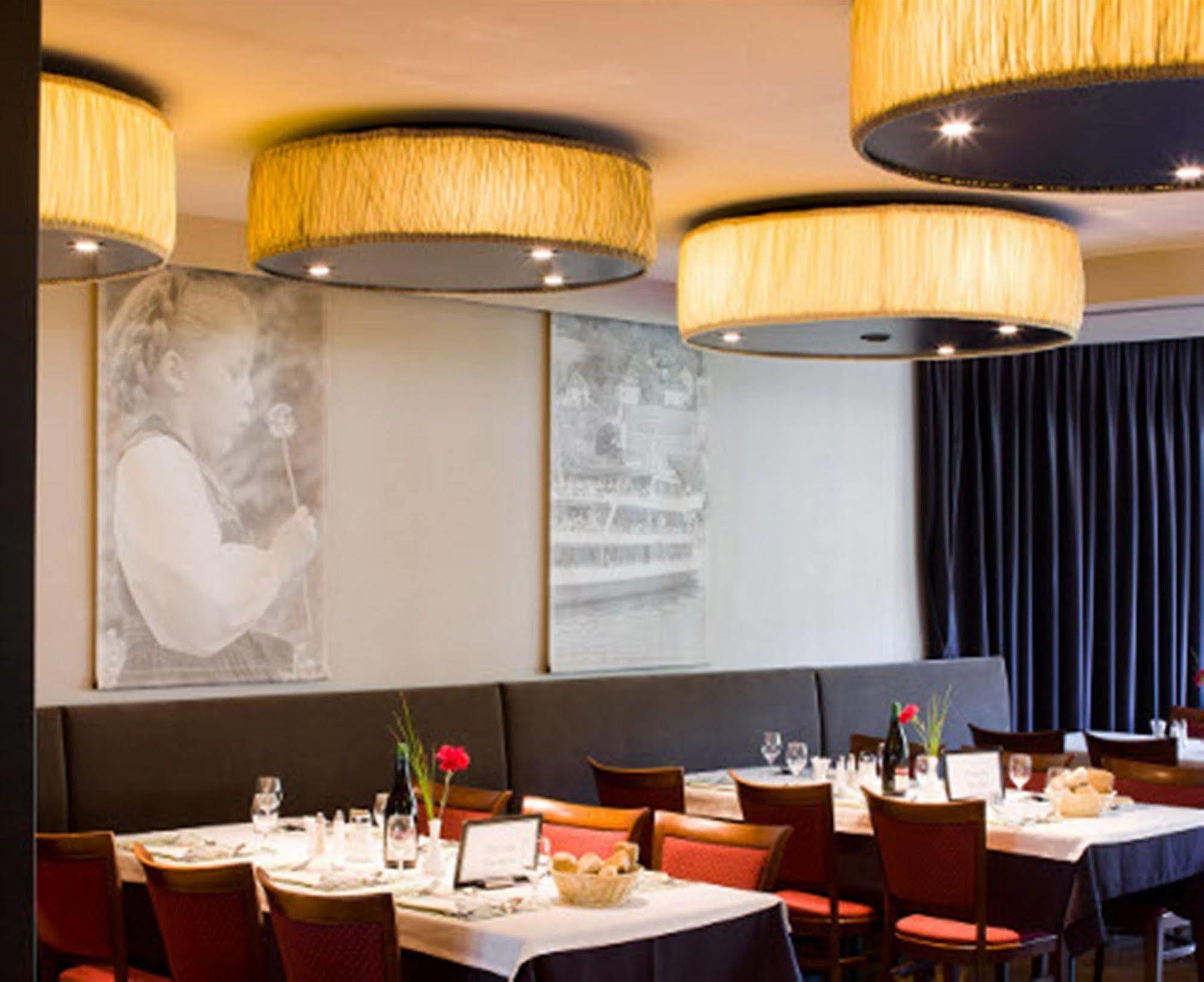 Hotel Weisses Kreuz Feldkirch Bagian luar foto